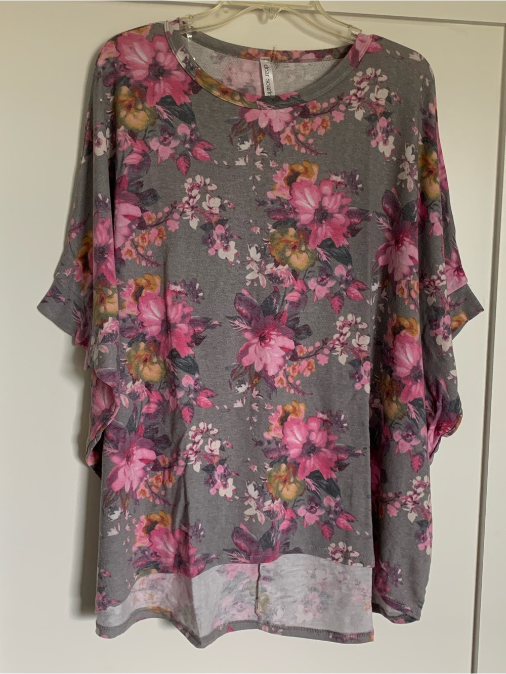 Scarlett Grey Tunic with Pink Floral Print NWT 🌴